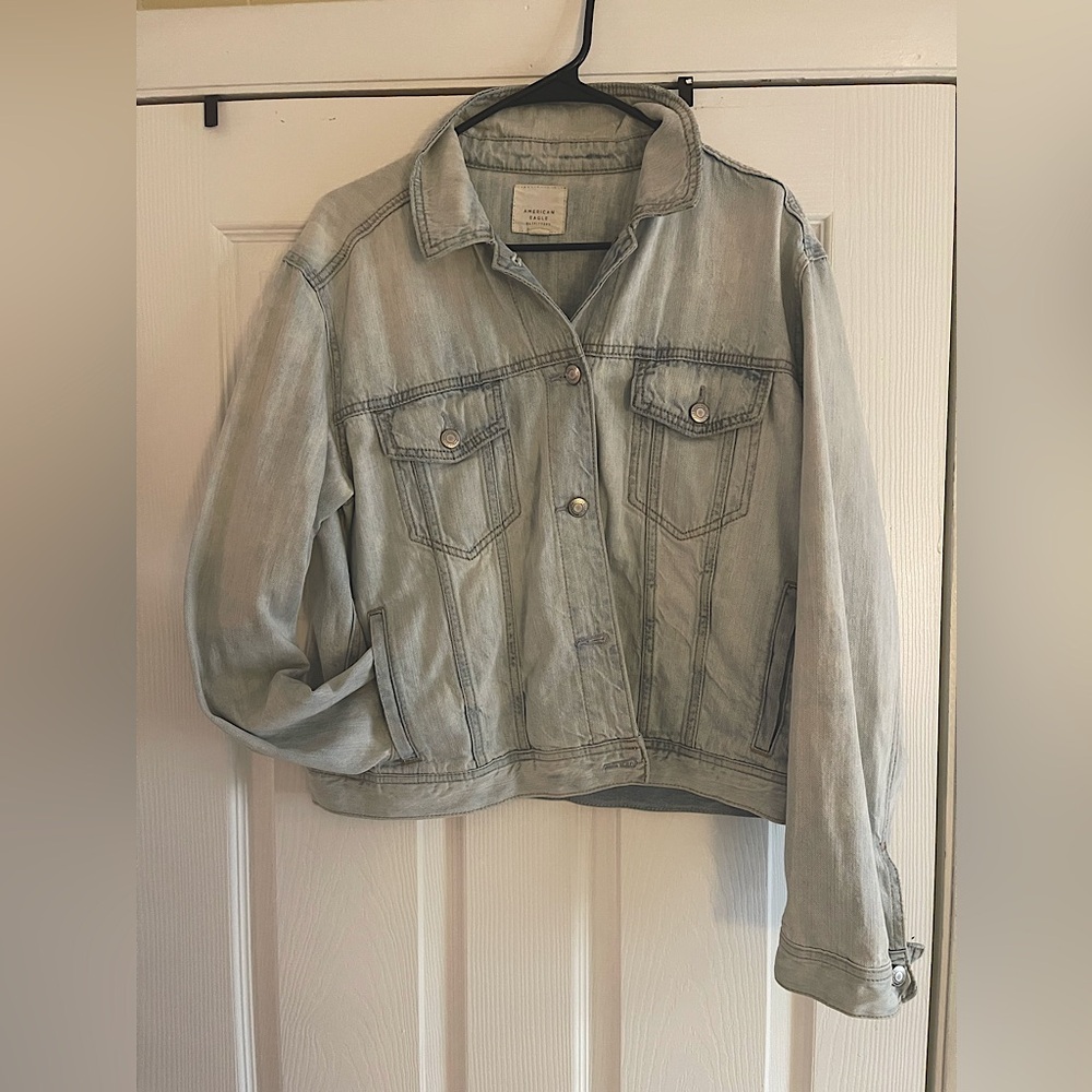 American Eagle faded light denim vintage wash jean jacket L